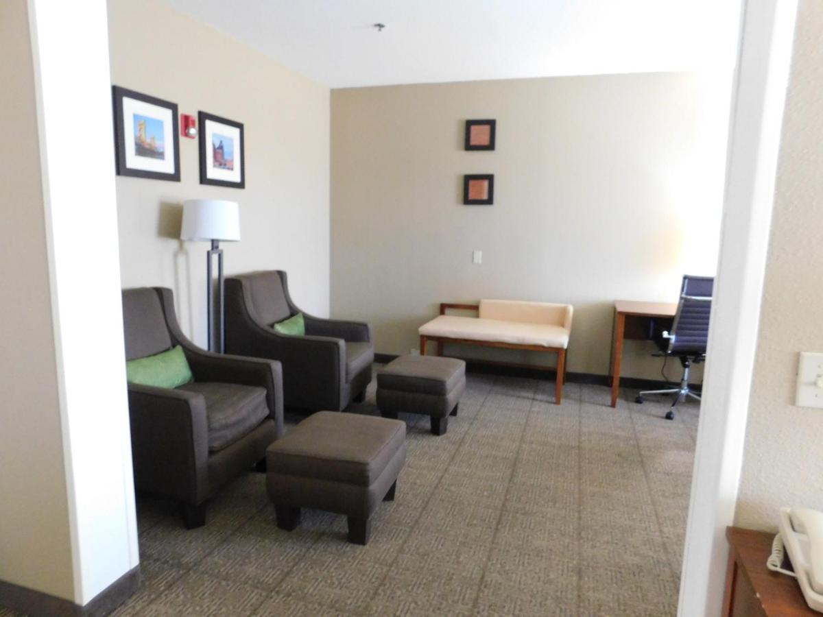 Comfort Inn & Suites Sacramento - University Area Exteriör bild