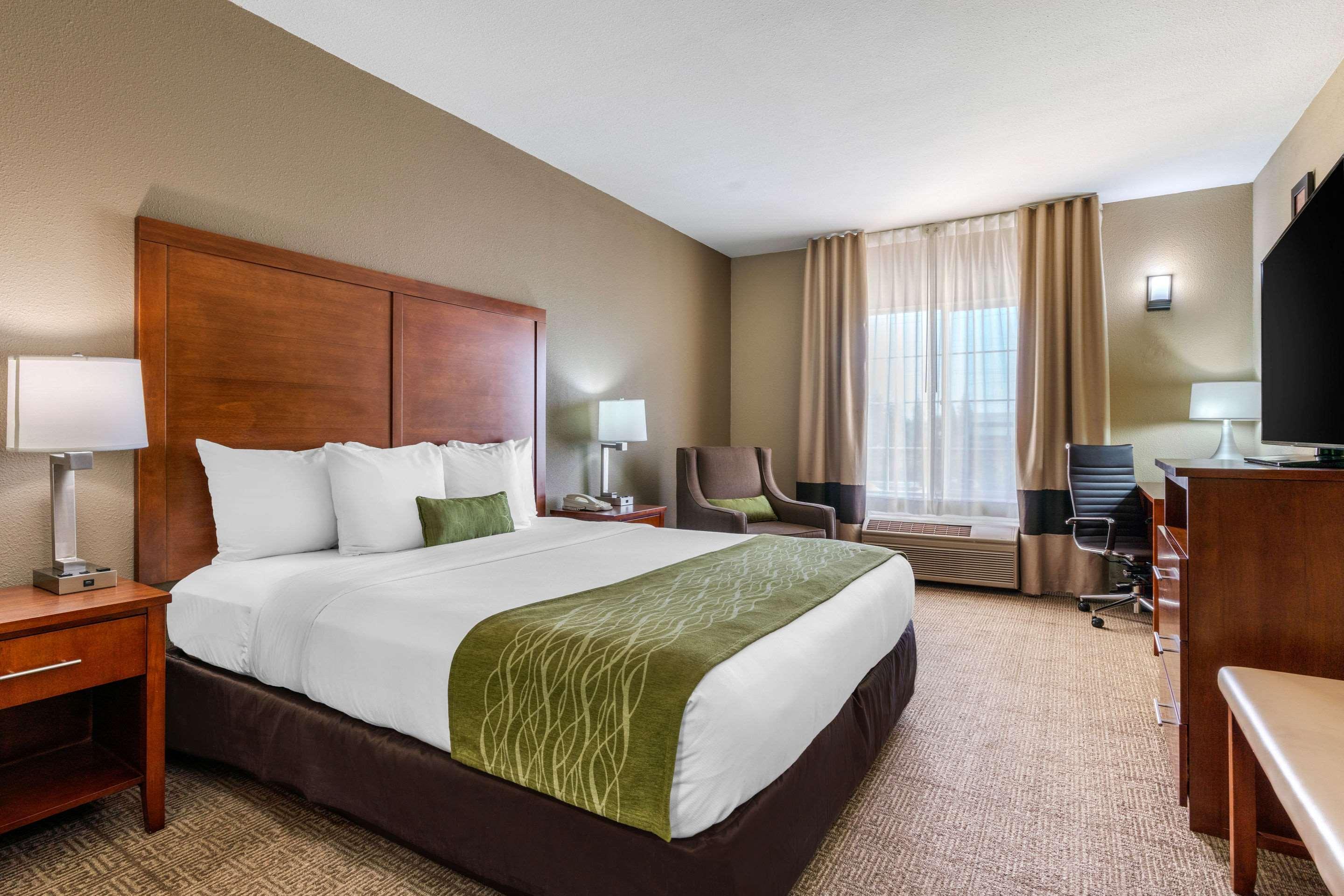Comfort Inn & Suites Sacramento - University Area Exteriör bild