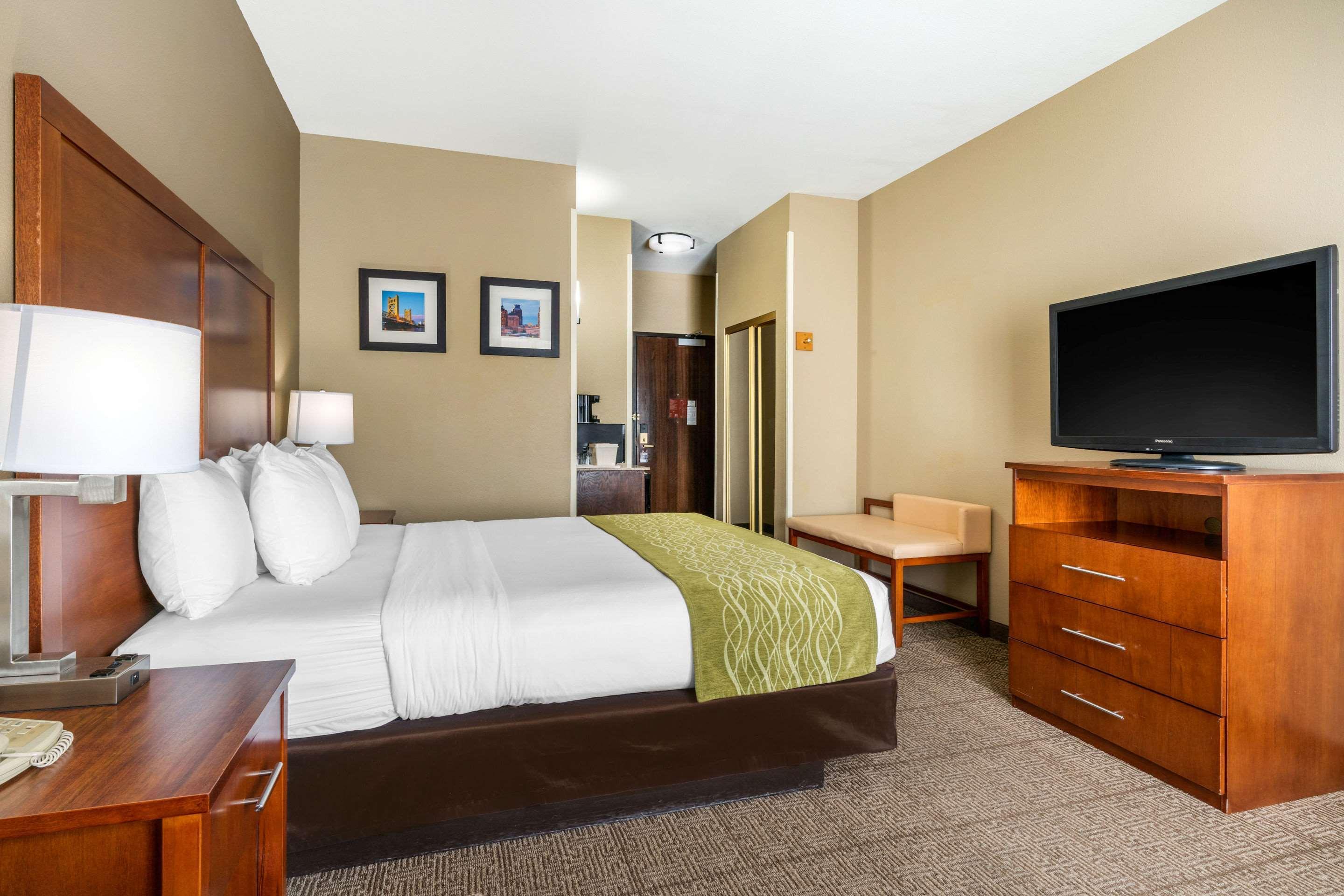 Comfort Inn & Suites Sacramento - University Area Exteriör bild