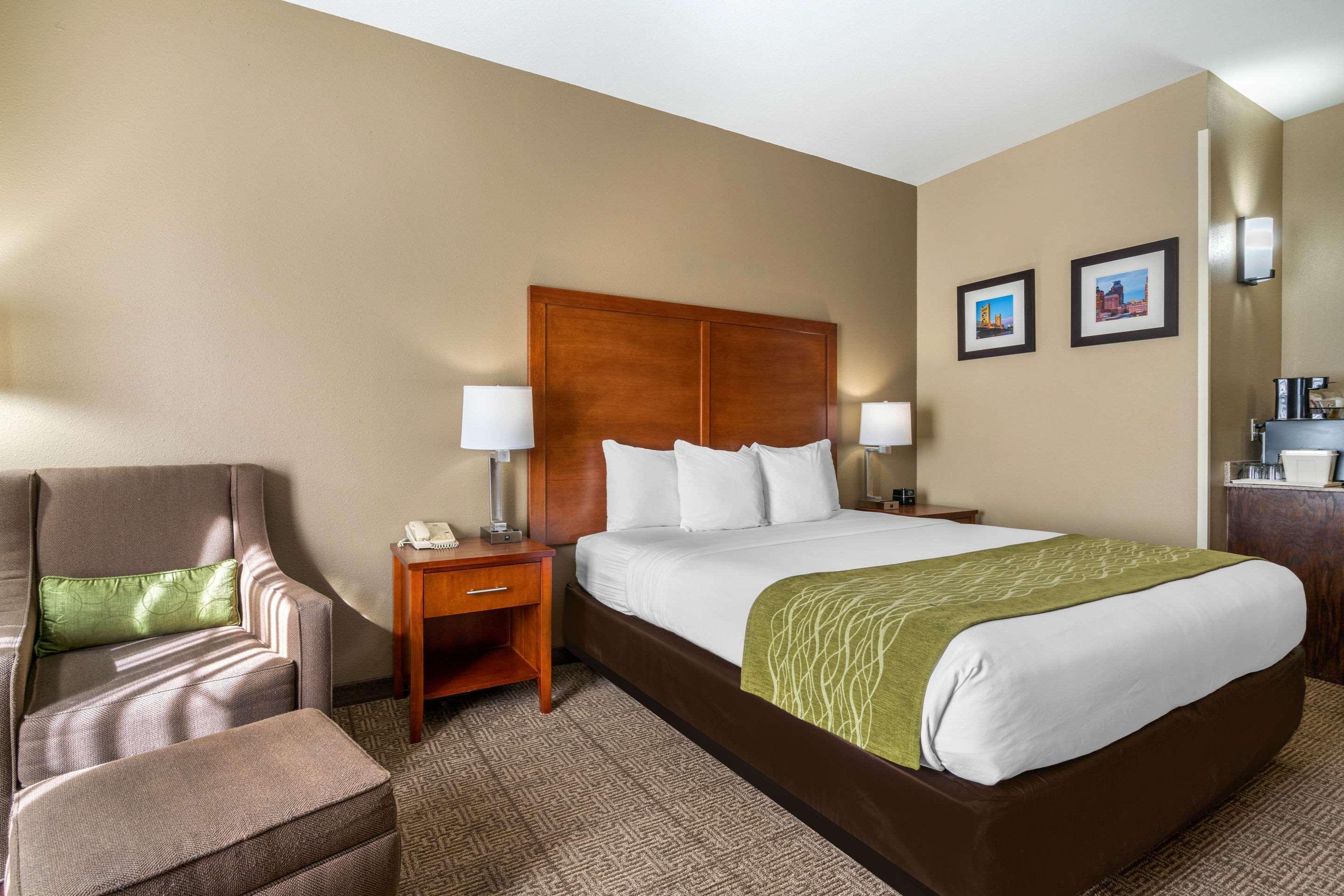 Comfort Inn & Suites Sacramento - University Area Exteriör bild