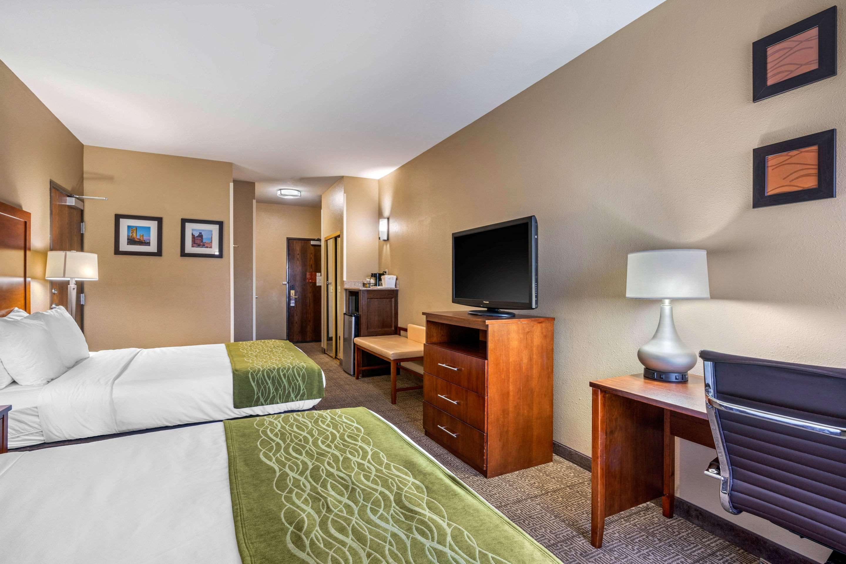Comfort Inn & Suites Sacramento - University Area Exteriör bild