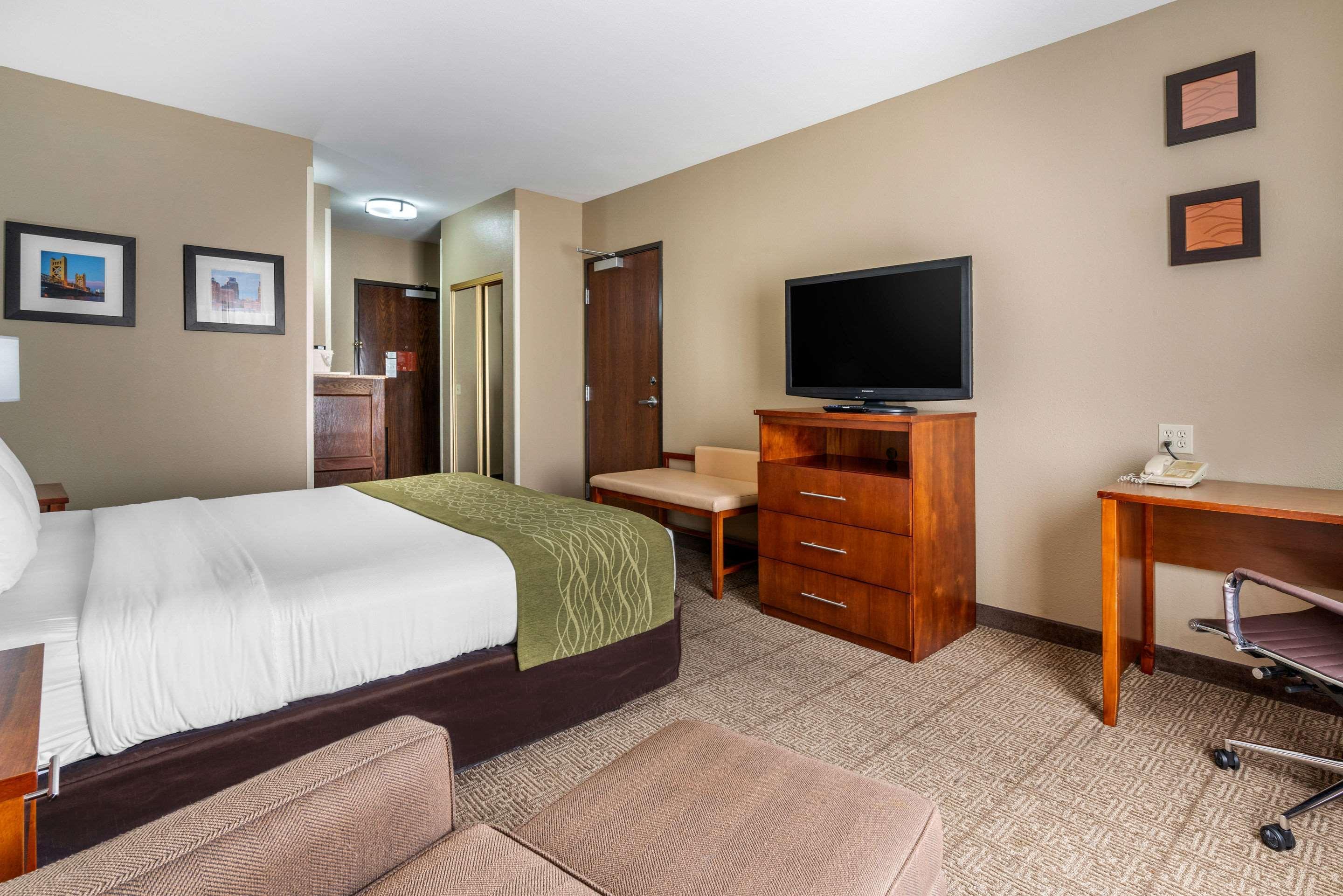 Comfort Inn & Suites Sacramento - University Area Exteriör bild