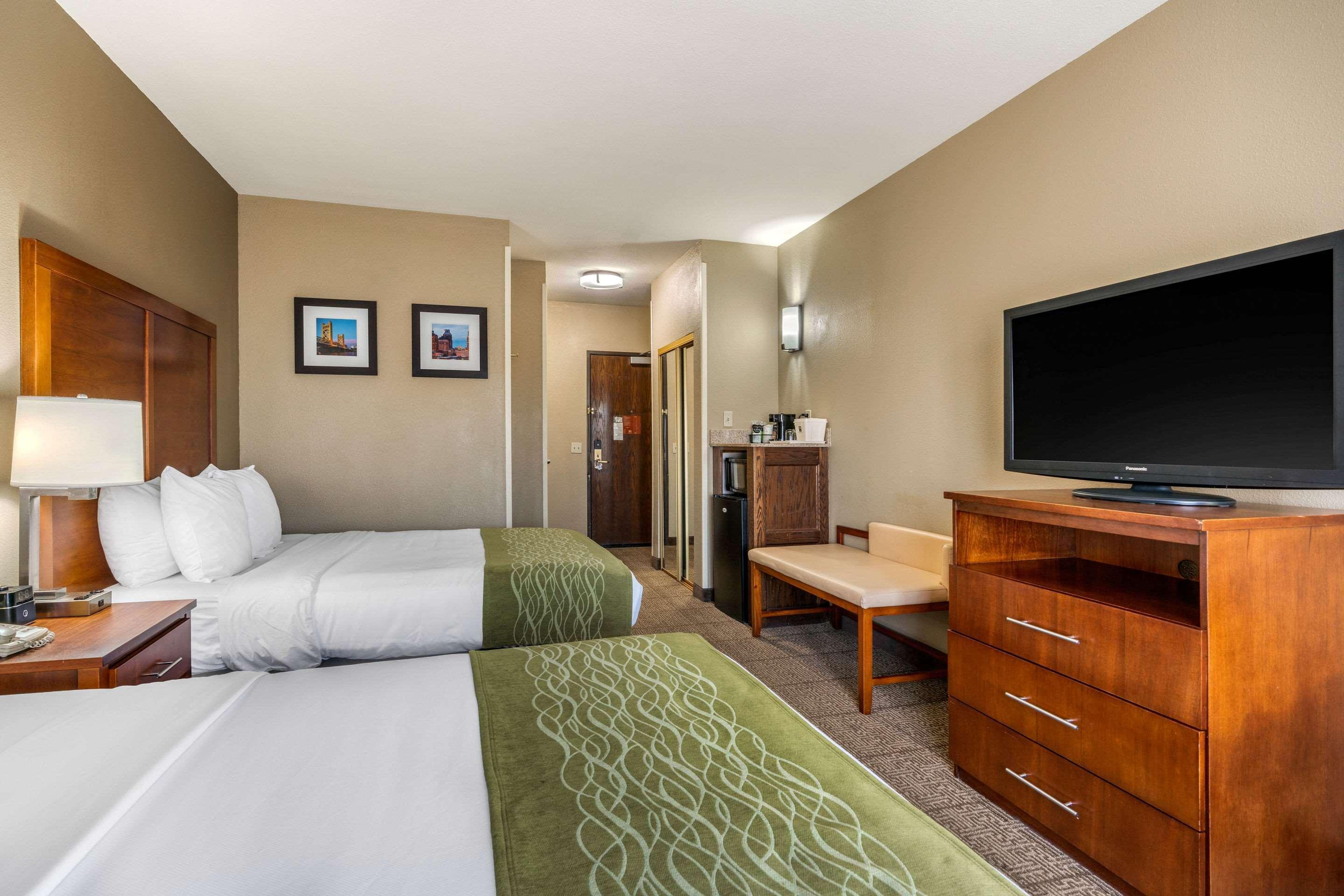 Comfort Inn & Suites Sacramento - University Area Exteriör bild
