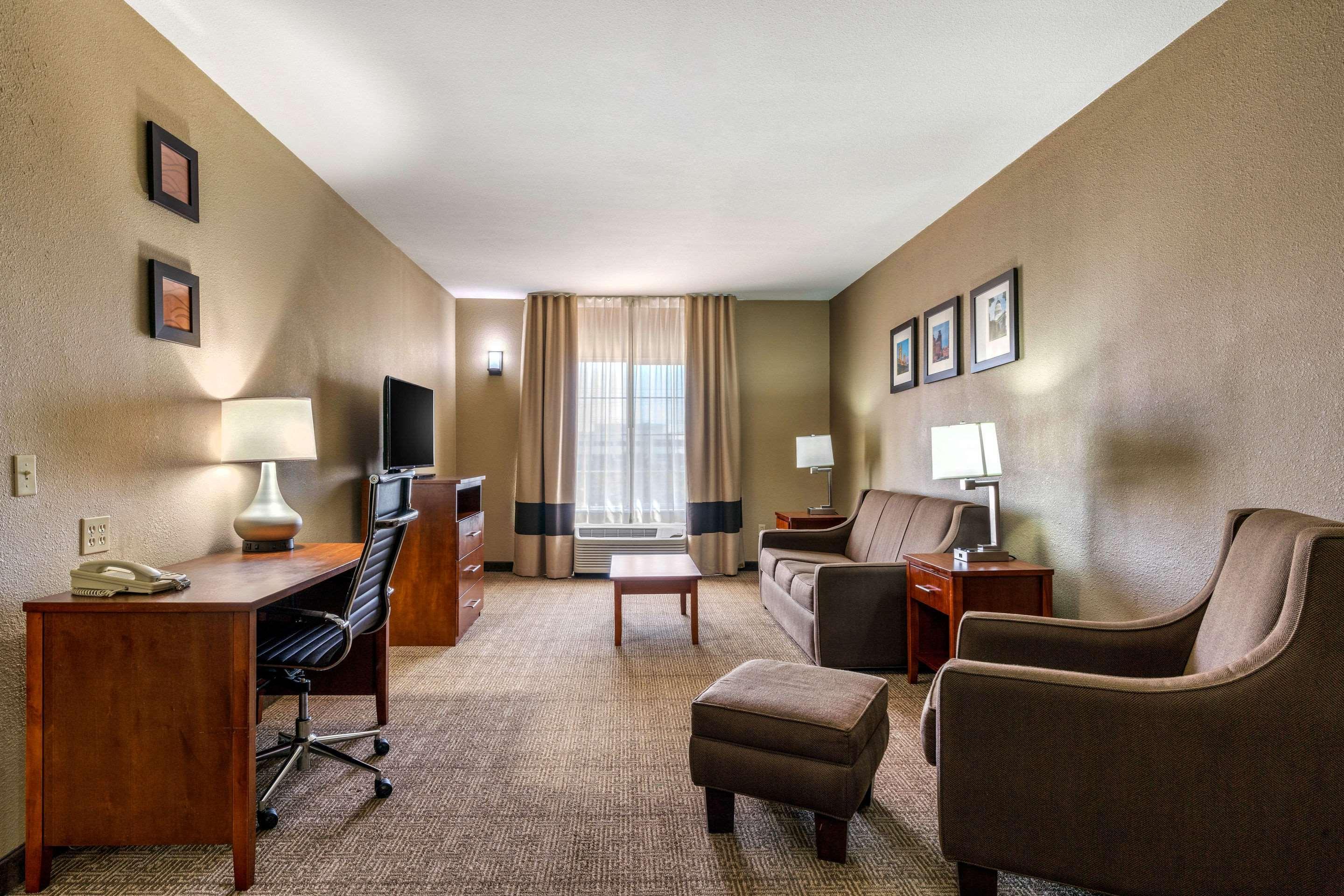 Comfort Inn & Suites Sacramento - University Area Exteriör bild