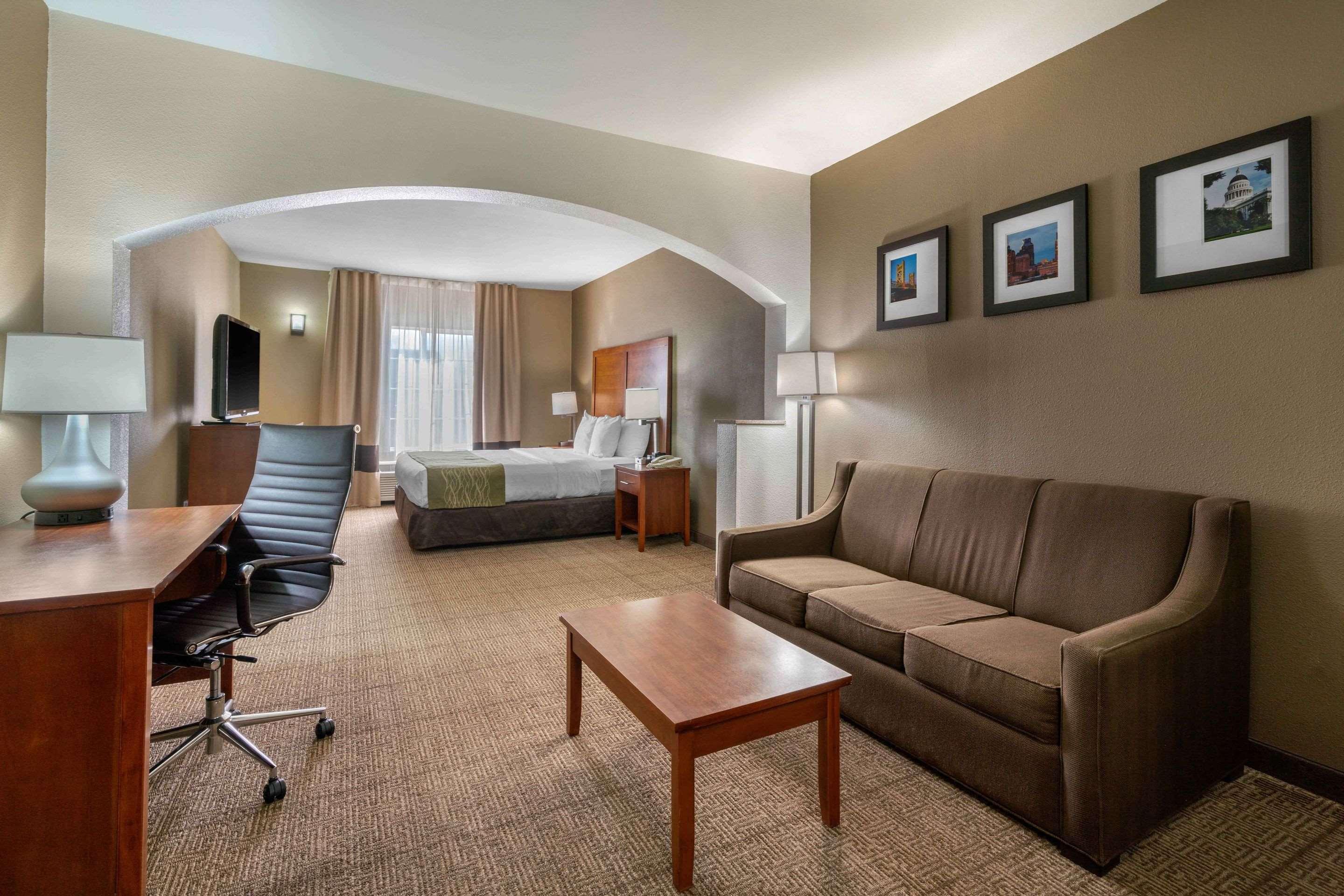 Comfort Inn & Suites Sacramento - University Area Exteriör bild