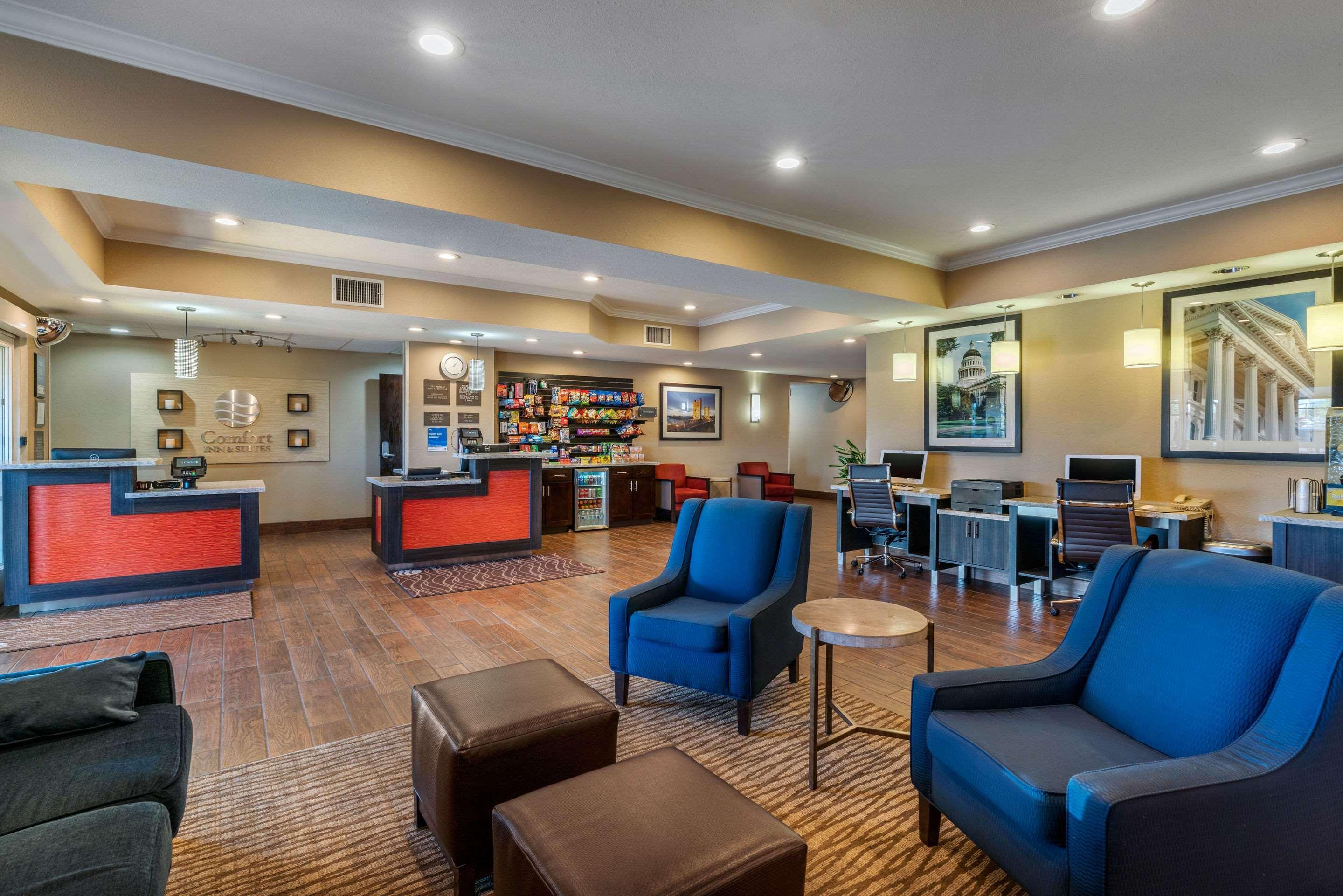 Comfort Inn & Suites Sacramento - University Area Exteriör bild