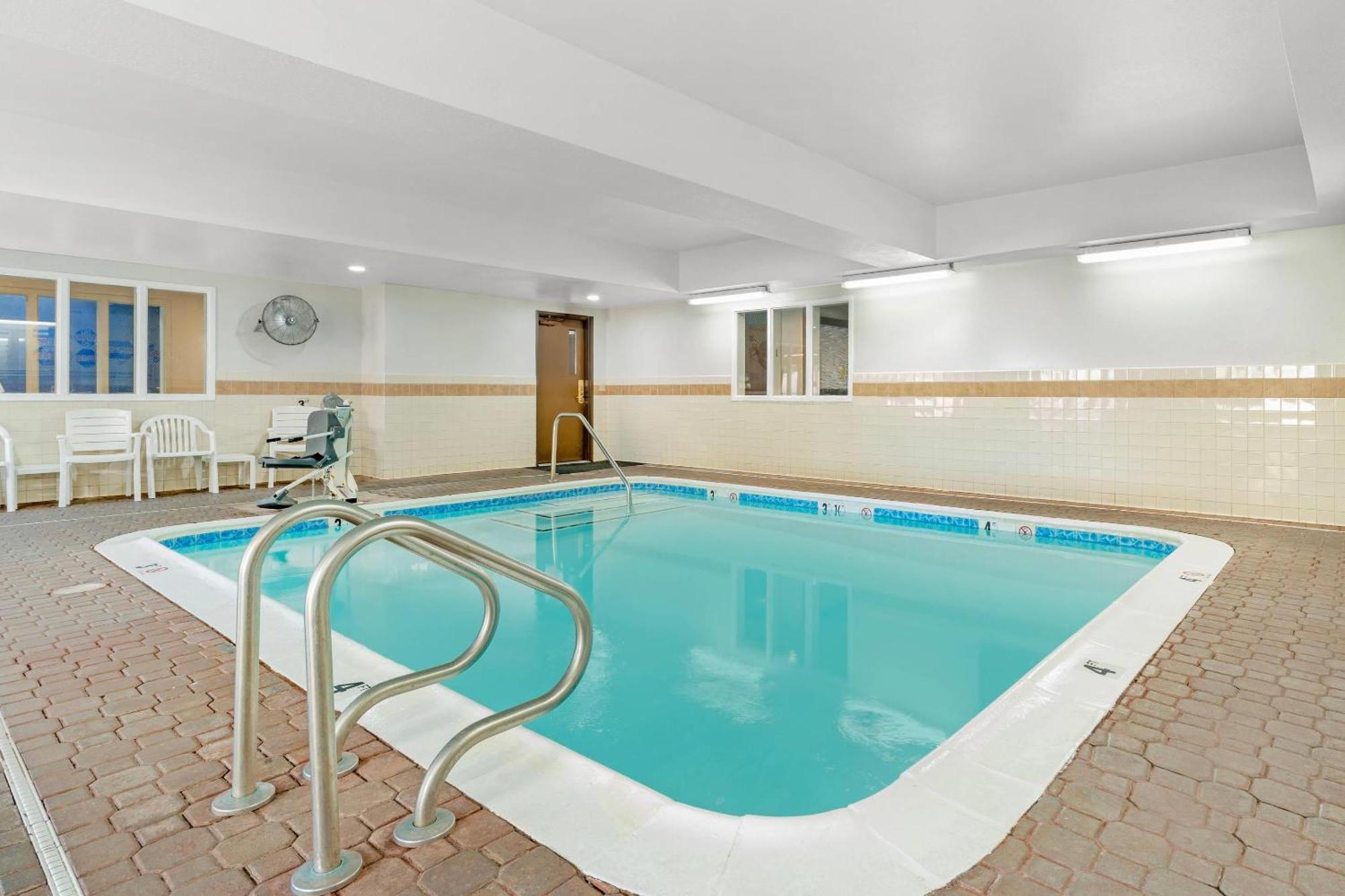 Comfort Inn & Suites Sacramento - University Area Exteriör bild