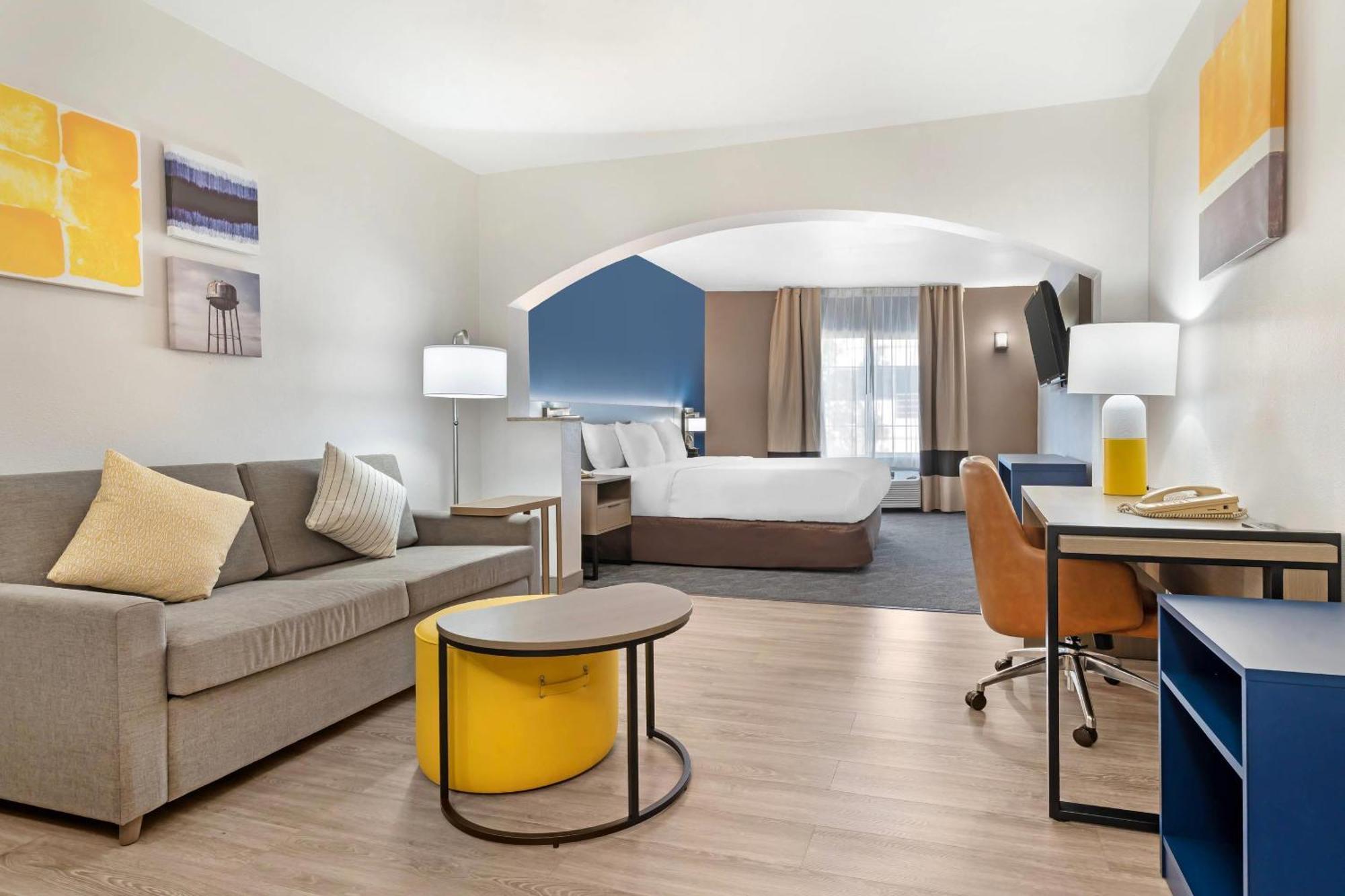 Comfort Inn & Suites Sacramento - University Area Exteriör bild