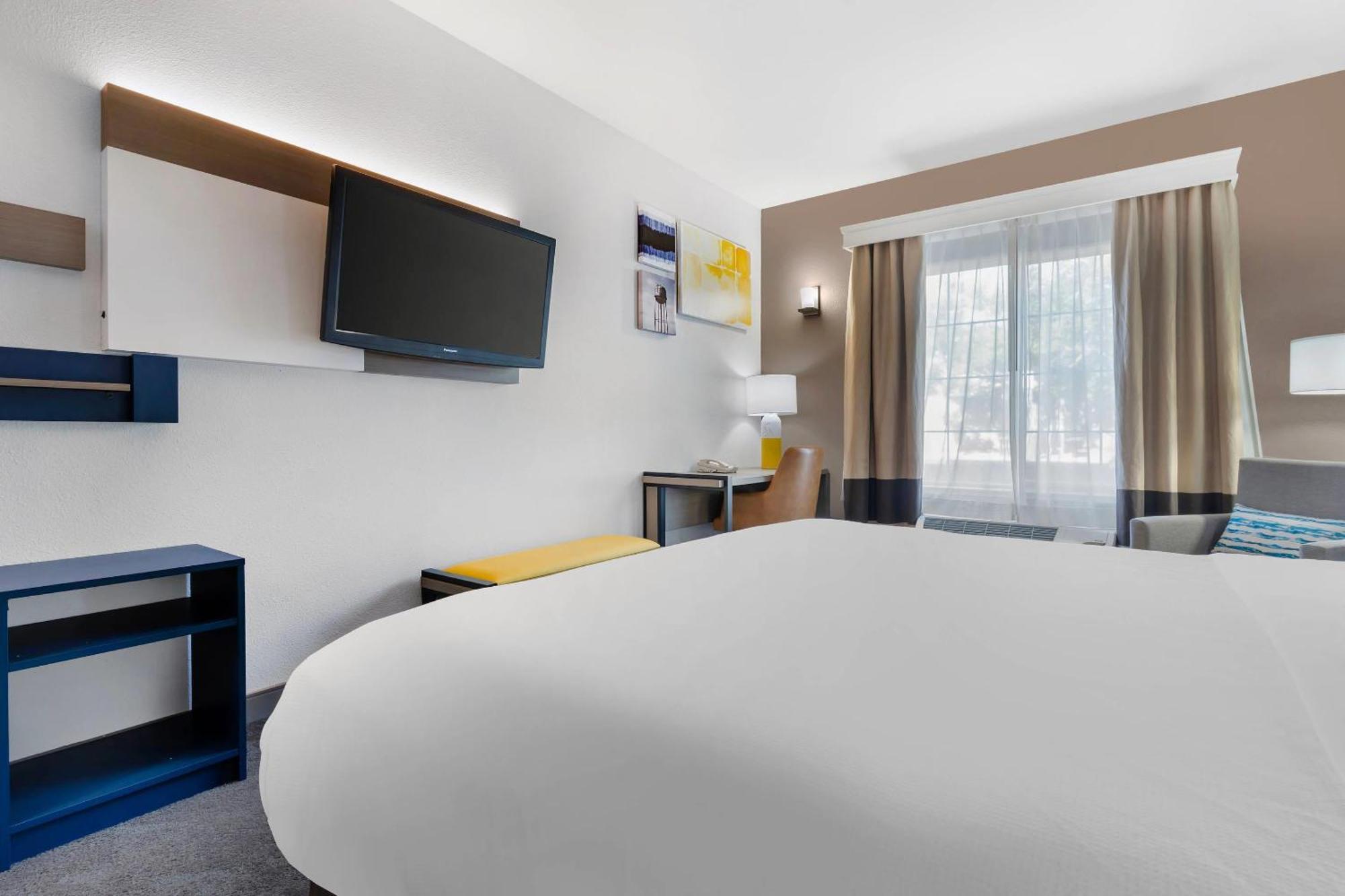 Comfort Inn & Suites Sacramento - University Area Exteriör bild