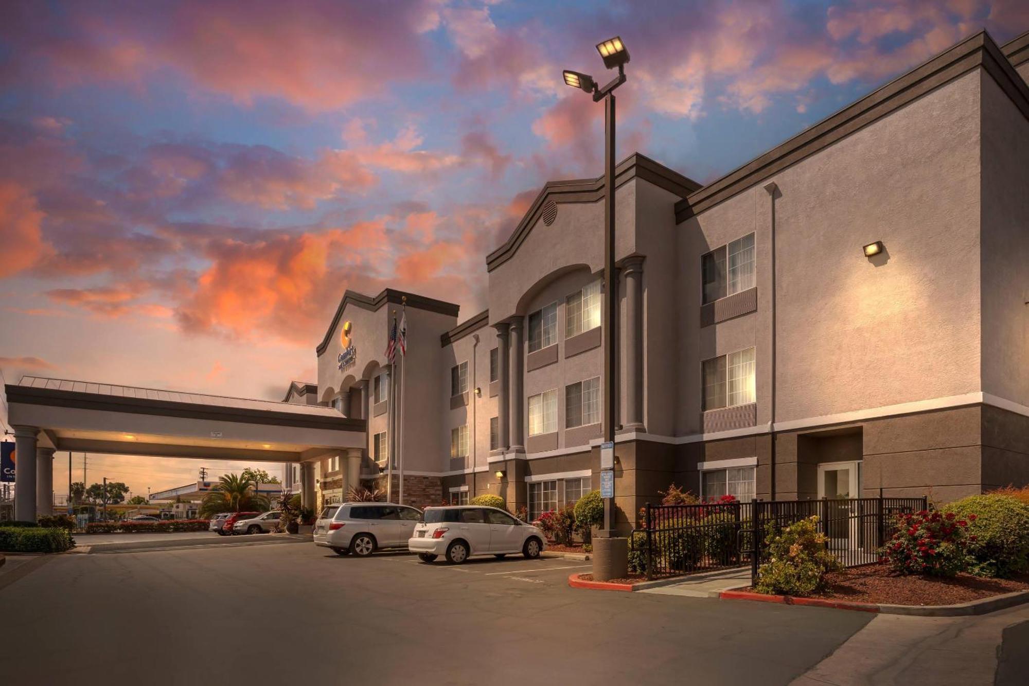 Comfort Inn & Suites Sacramento - University Area Exteriör bild