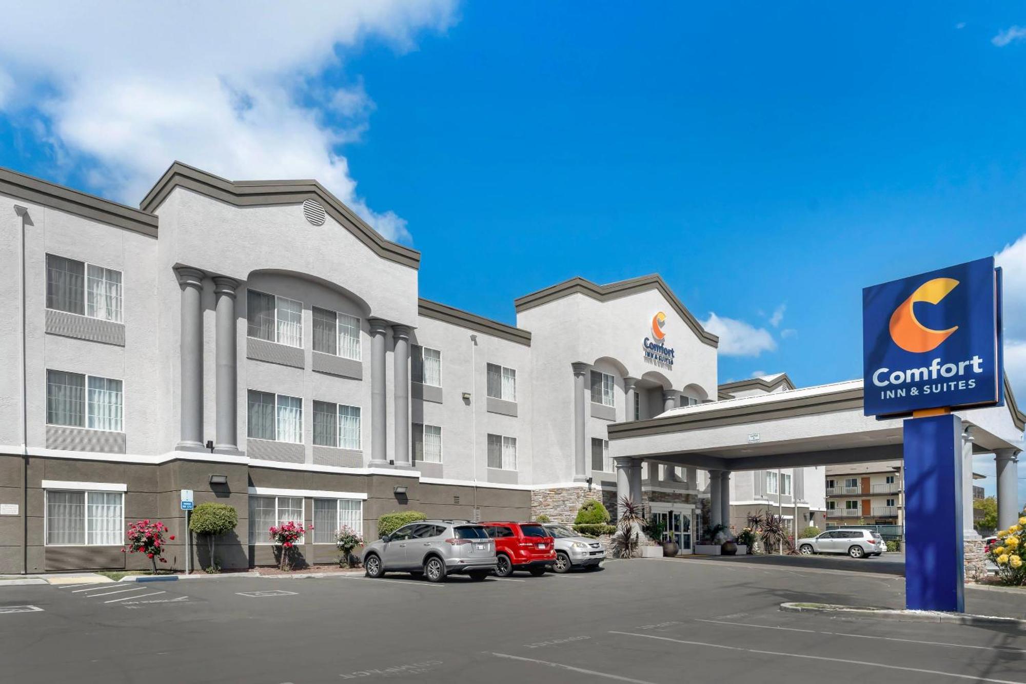 Comfort Inn & Suites Sacramento - University Area Exteriör bild